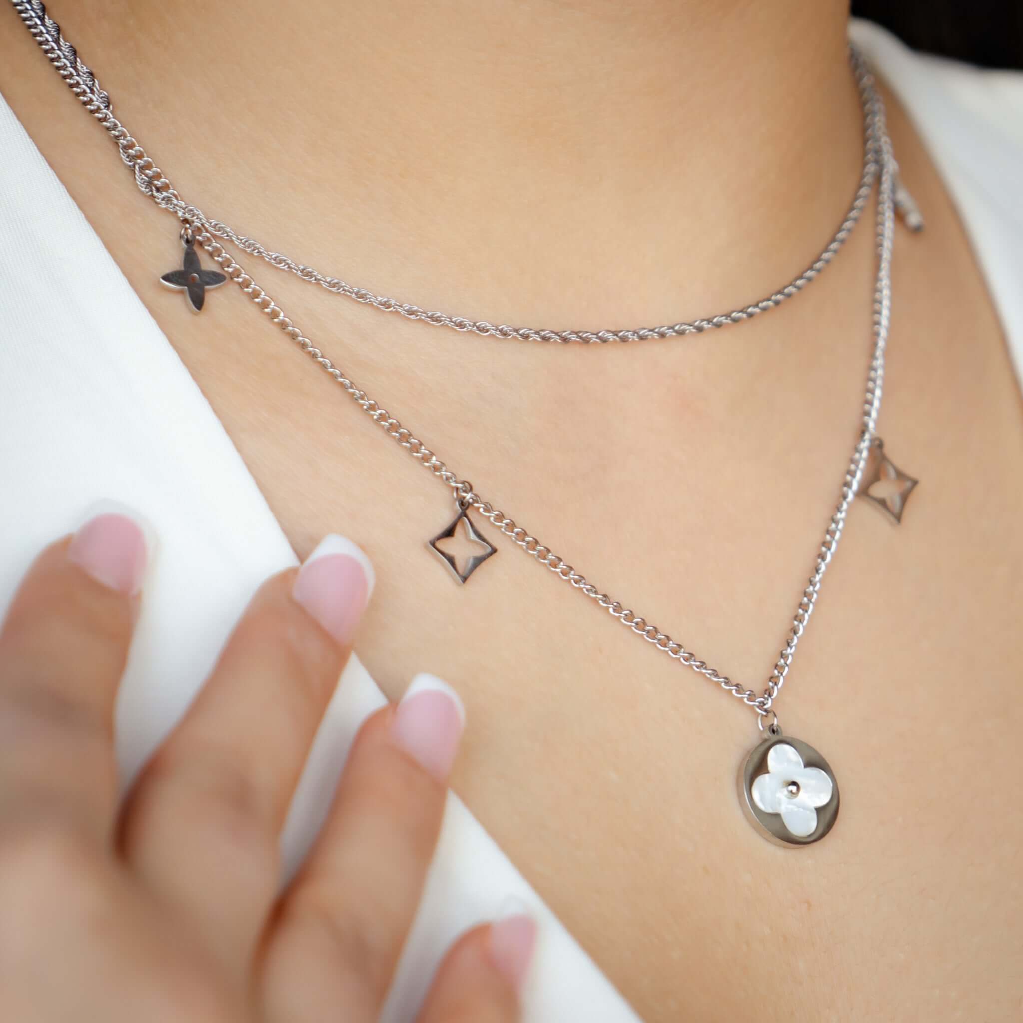 Modische Starlight Blossom Kette, elegantes zweilagiges Design aus Edelstahl