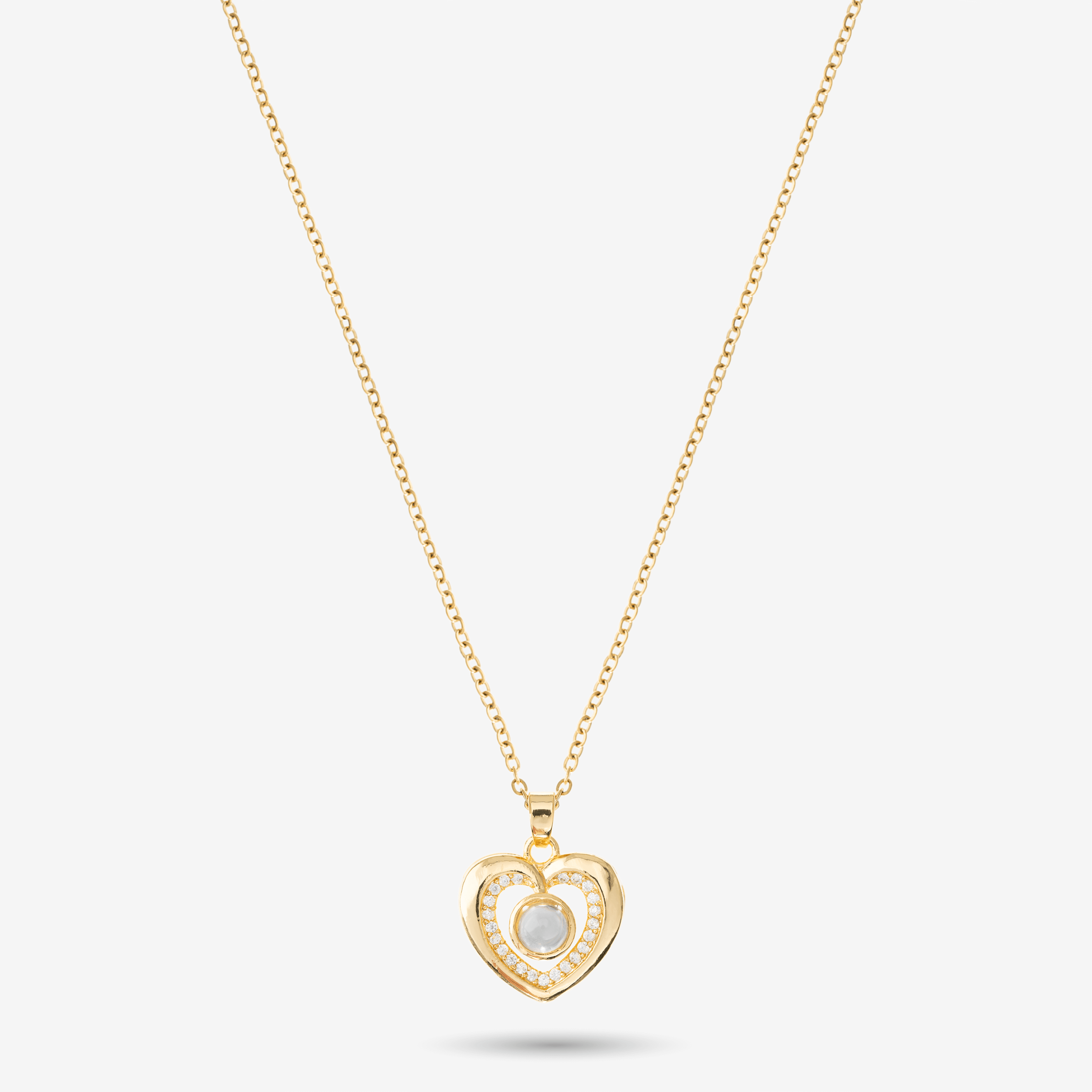 Goldene Herzanhänger Halskette mit einem zauberhaften Stein, symbolisiert Liebe in 100 Sprachen.
